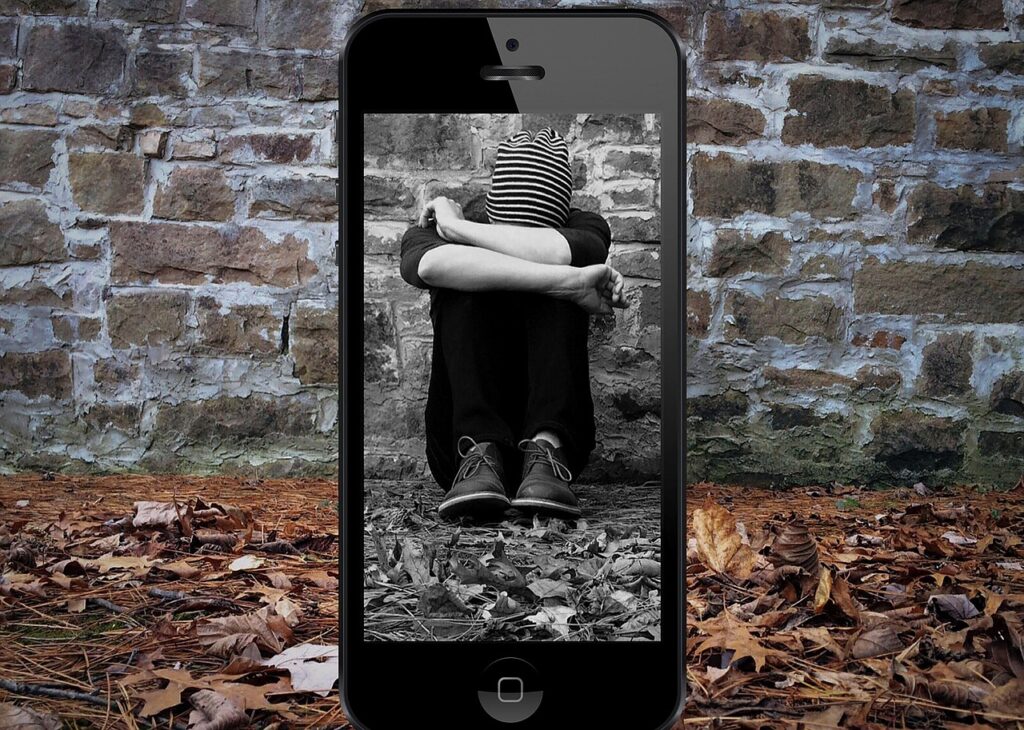 bullying, cyberbullying, insult, laugh at, sad, alone, weak, maverick, anders, helpless, mobile, social media